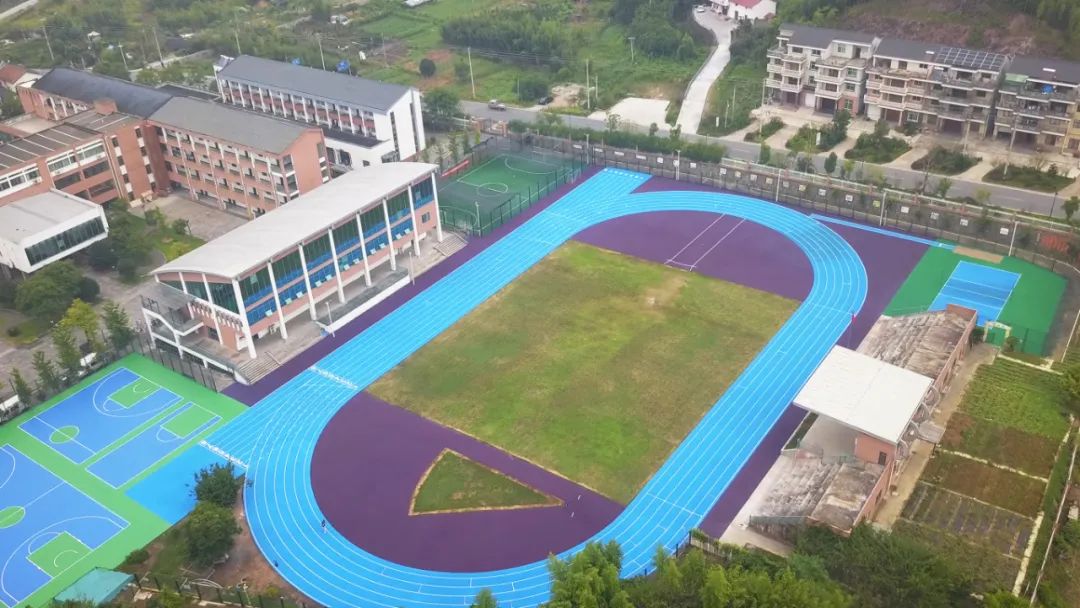 建德市52所中小學(xué)體育場(chǎng)地（館）開放，憑市民卡刷卡進(jìn)校
